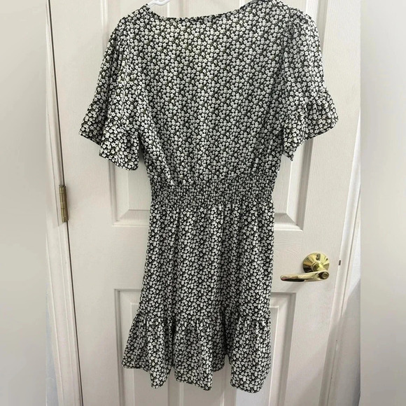 Amazon women’s short sleeve v neck ruffle floral print mini skater dress size s - Picture 8 of 8